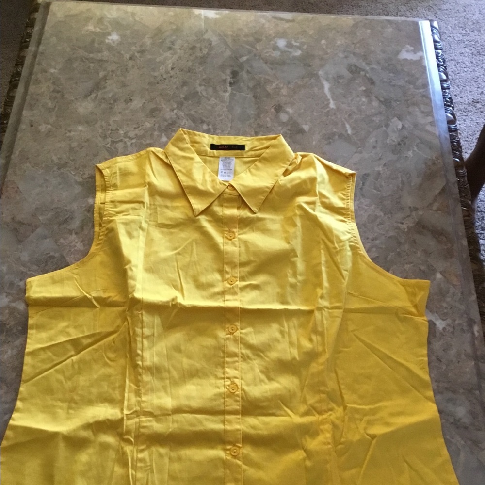 Button down Top - Picture 2 of 3